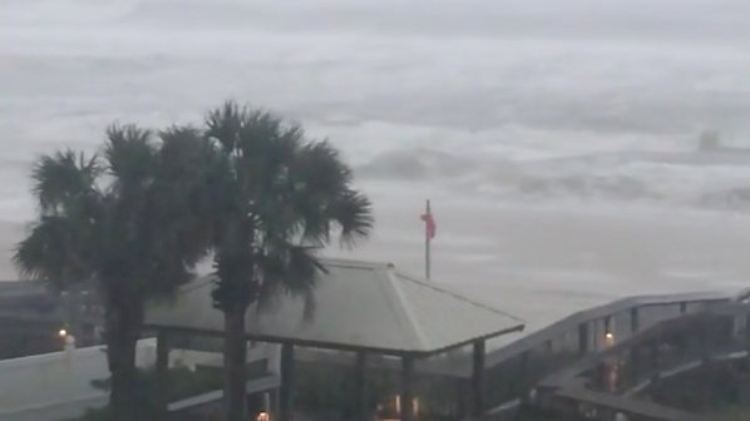 Heftiger Regen und Wind am Orange Beach in Alabama.