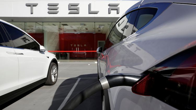 Tesla hält trotz Produktionsproblemen an den Model-3-Plänen fest