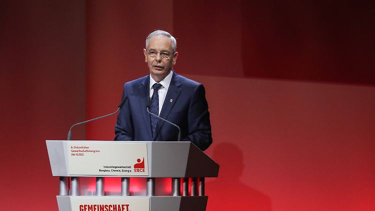 Michael Vassiliadis' Wiederwahl als Hauptvorstand gilt bei dem Kongress in Hannover als sicher.