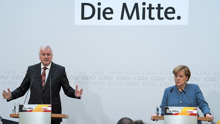 So richtig glücklich sehen die beiden nicht aus: Horst Seehofer und Angela Merkel im Konrad-Adenauer-Haus der CDU.