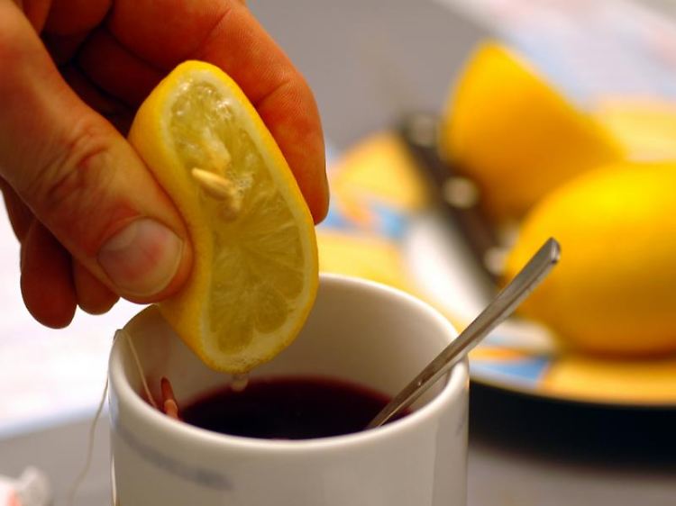 Hochsaison im Winter - gegen das große Frieren helfen heiße Zitrone, Tee oder alkoholfreier Punsch am besten.
