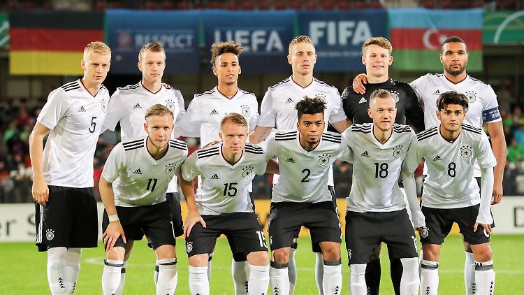 Die Startelf der deutschen Mannschaft letzte Woche gegen Aserbaidschan: (vorne l-r) Cedric Teuchert, Phillipp Ochs, Benjamin Henrichs, Marcel Hartel und Mahmoud Dahoud sowie (hinten l-r) Timo Baumgartl, Lukas Klostermann, Thilo Kehrer, Felix Platte, Torwart Alexander Nübel, Jonathan Tah.