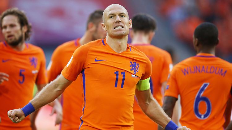 Arjen Robben und seine Teamkollegen wissen: Sie kämpfen heute nicht nur gegen ihren direkten Gegner Schweden.