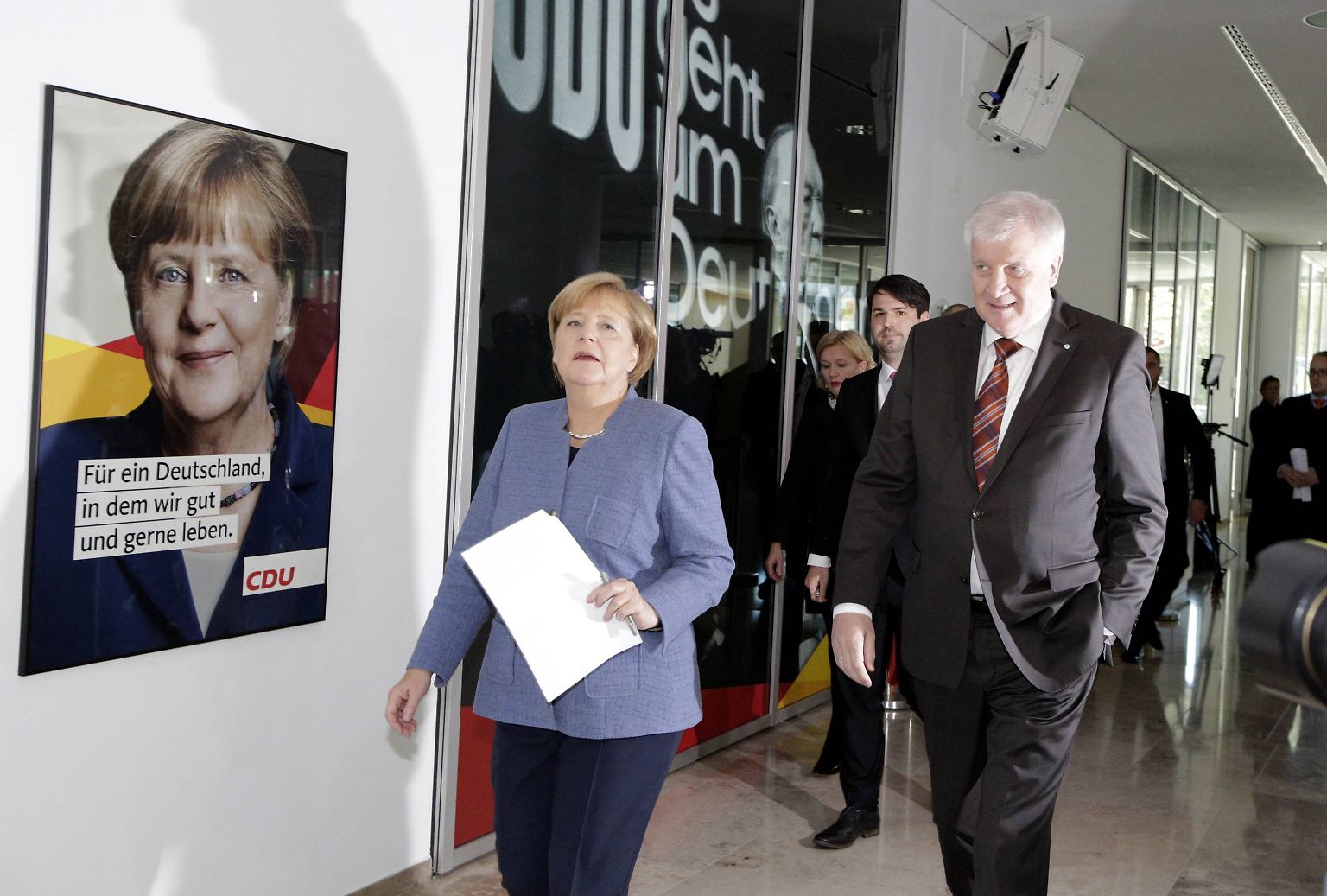 Nun, wo die Union zumindest vorläufig eine gemeinsame Position in der Flüchtlingspolitik hat, kann es losgehen.