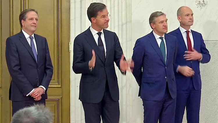 Mark Rutte mit seinen drei Koalitionspartnern.
