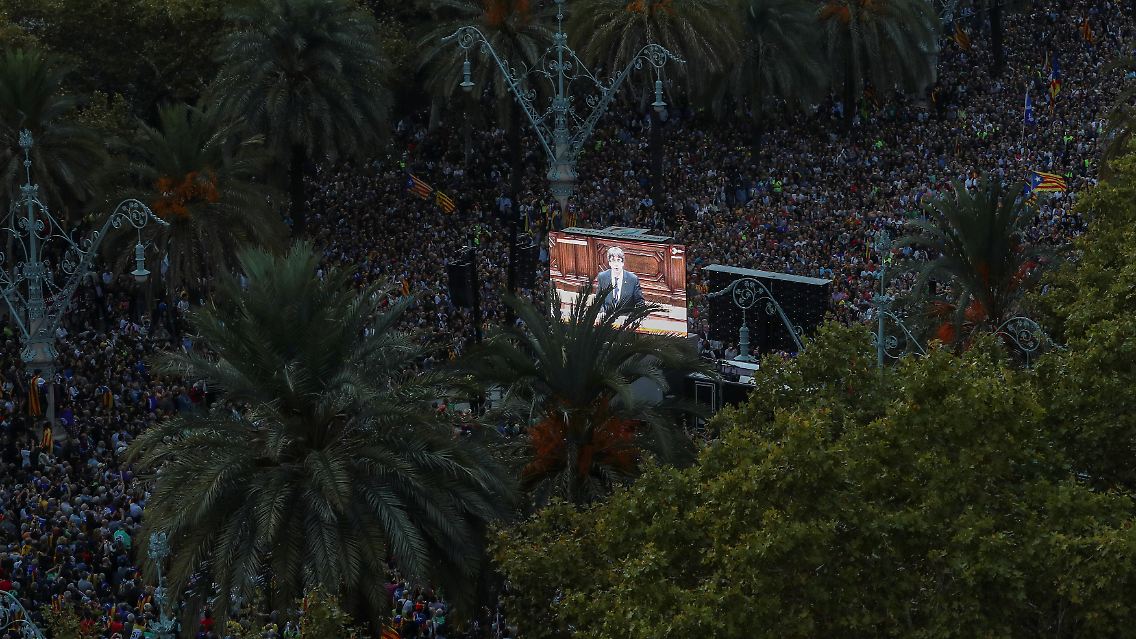 In Barcelona verfolgen Tausende die Rede des Regierungschefs live, viele in der Hoffnung, dass er die Unabhängigkeit Kataloniens ausruft.