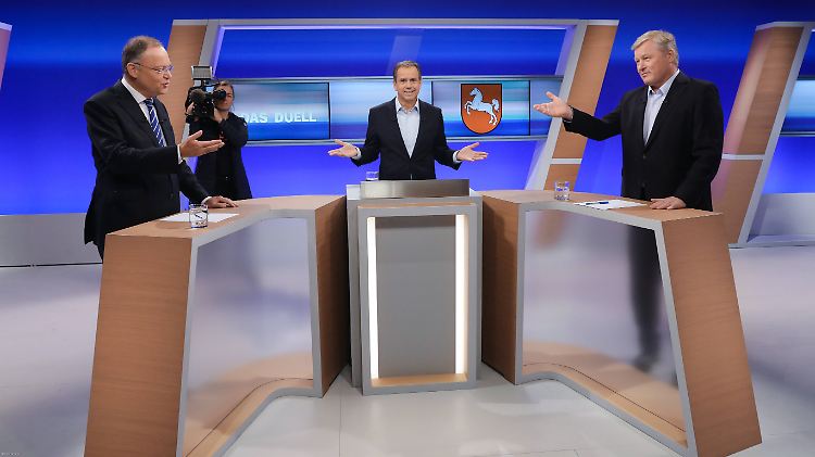 Stephan Weil (l.) und Bernd Althusmann (r.) diskutieren, Andreas Cichowicz versucht zu moderieren.