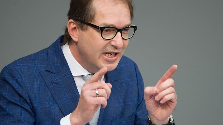 Der bisherige Verkehrsminister Alexander Dobrindt beharrt darauf, den Unionskompromiss in einen Koalitionsvertrag zu integrieren.