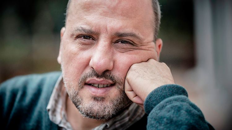 Ahmet Şık enthüllte 2011 in "Die Armee des Imams" als erster türkischer Journalist das Machtstreben und die Unterwanderungsstrategie der Gülen-Bewegung.
