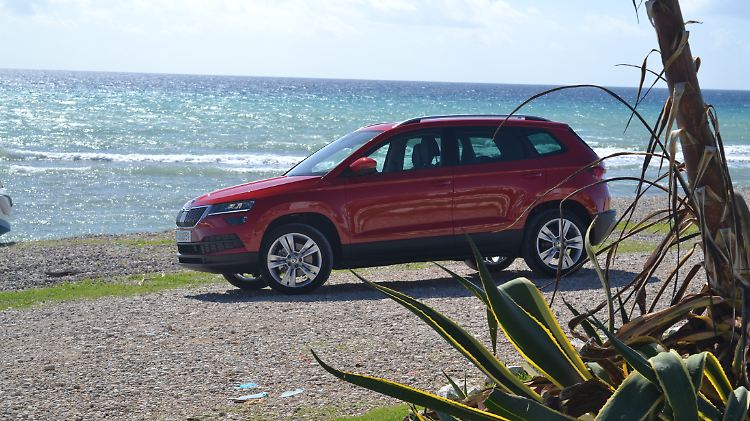 Optisch ist der Skoda Karoq gar nicht so weit von seinem Bruder dem Seat Ateca entfernt.