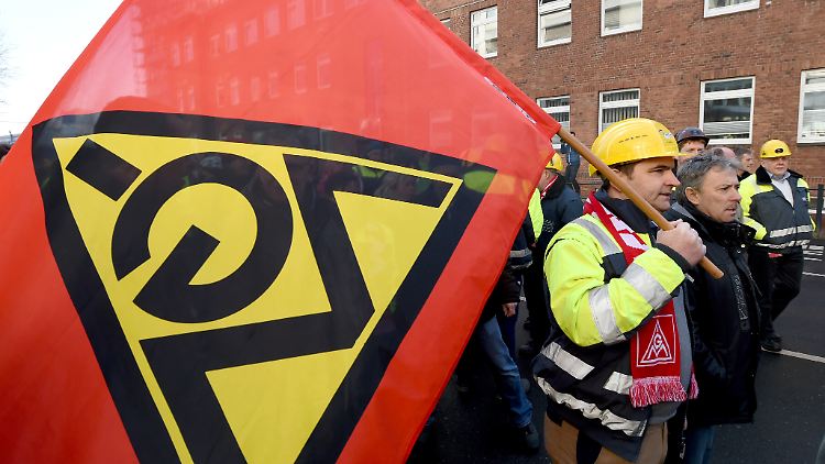 Die Arbeitgeber halten die Forderungen der IG Metall für realitätsfremd.