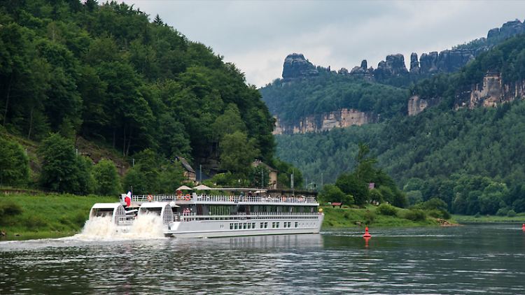 Dank Schaufelradantrieb können Flusskreuzfahrtschiffe - wie auf dem Bild die "Elbe Princesse" - auch weniger tiefe Flüsse befahren.