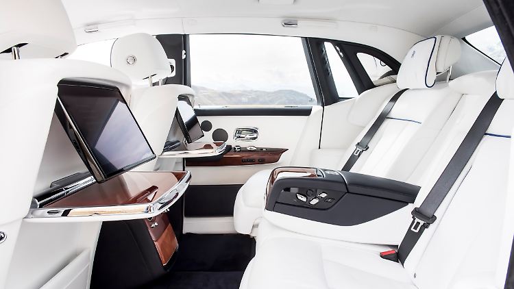Der Himmel unter dem Himmel eröffnet sich für Reisende in einem Rolls-Royce Phantom erst in der zweiten Reihe.
