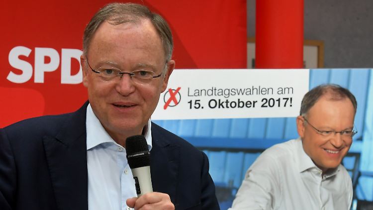Niedersachsens Ministerpräsident Stephan Weil darf sich einer Umfrage zufolge Hoffnung auf eine weitere Amtszeit machen.