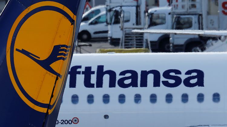Die Lufthansa könnte bestimmte Start- und Landerechte an Wettbewerber abgeben.