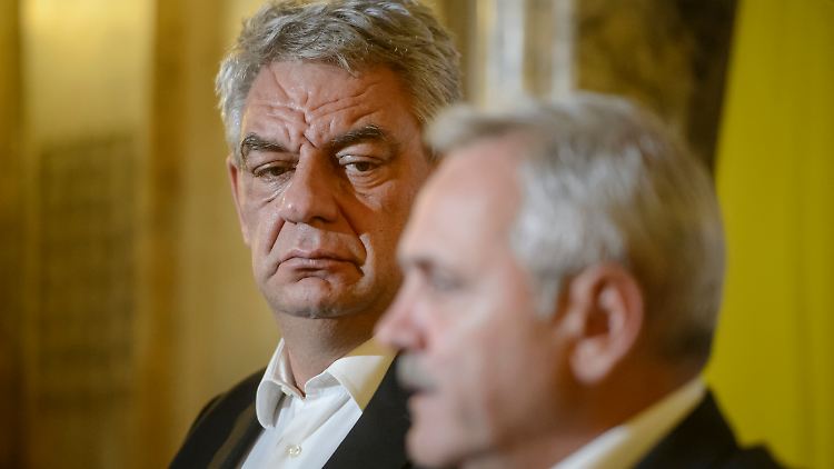 Nach sechsstündiger Sitzung hatte sich regierungschef Tudose (l.) gegen Parteichef Dragnea (r.) durchgesetzt.