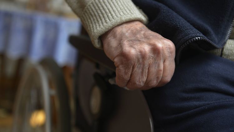 Wer die Pflege für einen Bedürftigen organisiert, sollte nicht den Mut verlieren.