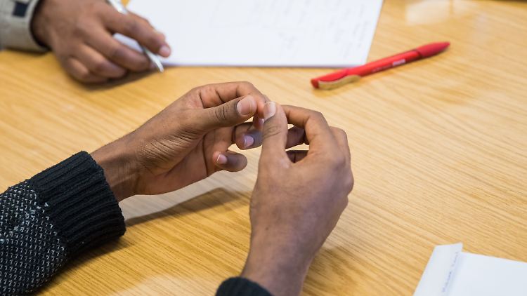 Die Spannbreite der positiven Asylbescheide liegt beispielsweise bei Afghanen im Ländervergleich zwischen 30,9 und 65 Prozent.