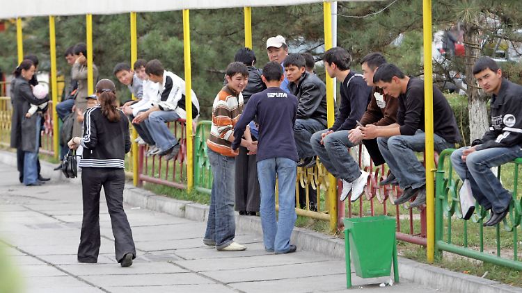 Vielen jungen Menschen fehlt in Kirgisistan eine Perspektive - einige schließen sich aus Armut dem IS an.