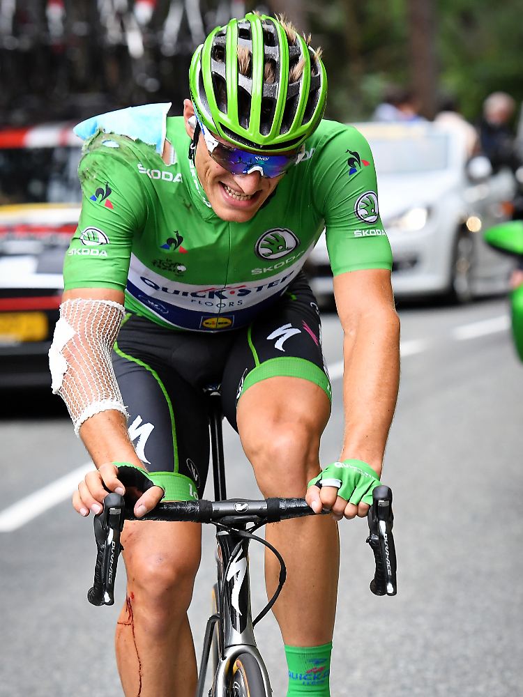 Marcel Kittel quälte sich nach dem Sturz, kurz darauf gab er auf und stieg aus der Tour 2017 aus.