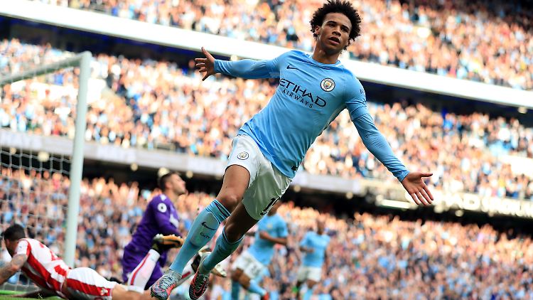 Es kann so einfach sein: Auch Leroy Sané trifft beim 7:2 gegen Stoke City.