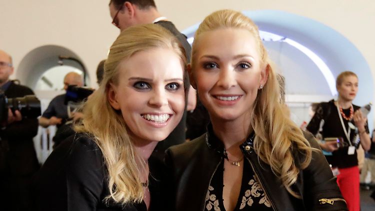 Susanne Thier (l.), Freundin von ÖVP-Chef Kurz und Philippa Strache, Frau von FPÖ-Chef Strache - ihre Männer könnten Östereich in den kommenden Jahren lenken.