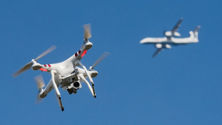 "Das hätte nicht passieren sollen": In der Nähe von Flughäfen herrscht auch in Deutschland Flugverbot für Drohnen (Archivbild).