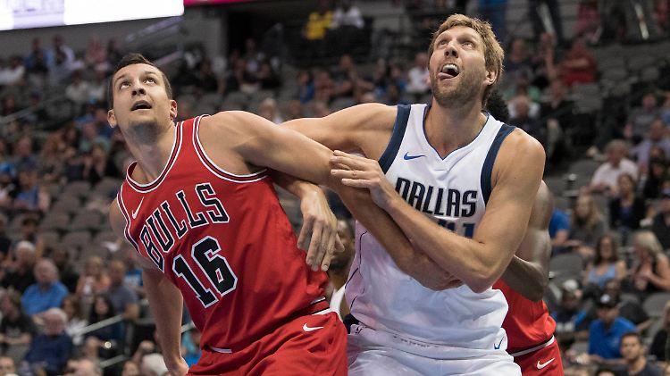 Die "große Mumie" kämpft um seinen Platz: Dirk Nowitzki startet mit den "Mavs" in seine 20. NBA-Saison.