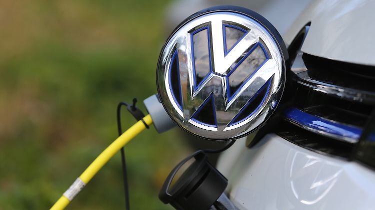 Volkswagen findet keine langfristigen Kobalt-Versorger. Das illustriert die Hürden für die Massenproduktion von Elektroautos.