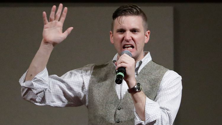 Präsident der Universität von Florida, Kent Fuchs, sagte seinen Studenten, sie sollen am Besten wegbleiben und Richard Spencer (im Bild) keine Aufmerksamkeit schenken.