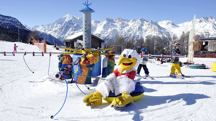 Im Skigebiet um Grächen ist vieles auf Kinder ausgerichtet - zum Beispiel der Familienpark "Sisu".