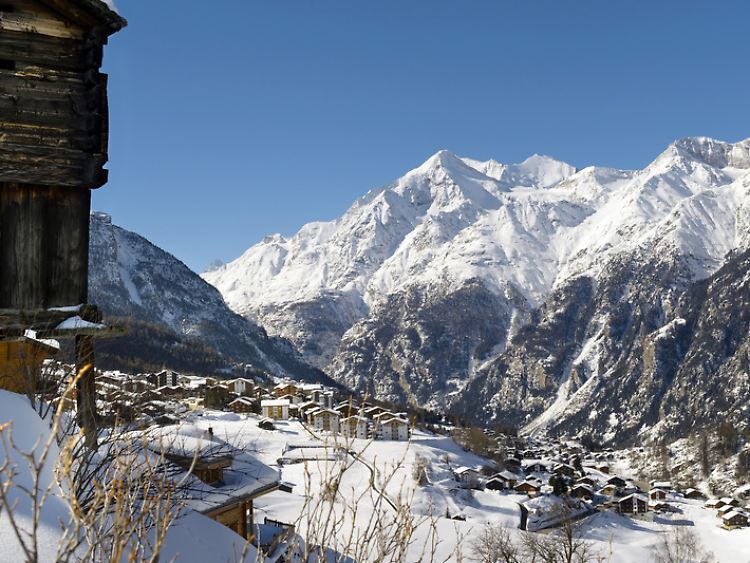 Panoramablick über Grächen: Der Ort hat sich seinen dörflichen Charme bewahrt.