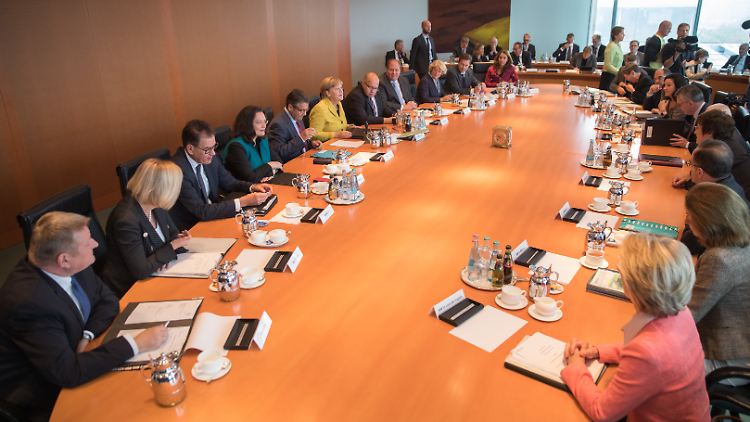 Nicht alle werden wieder Platz nehmen dürfen am Kabinettstisch.