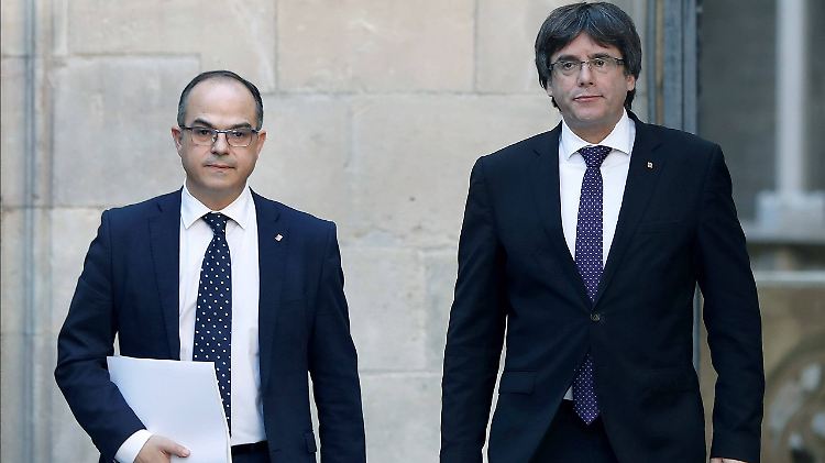 Von Carles Puigdemont (re.) erwartet Rajoy, dass er "mit gesundem Menschenverstand agiere".
