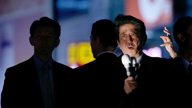 Stellt sich zur Wiederwahl: Japans Premier Shinzo Abe, hier bei einer Wahlkampfveranstaltung in Tokio.