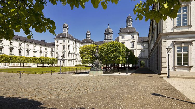 Schloss Bensberg in Bergisch Gladbach ist ein im frühen 18. Jahrhundert erbautes Jagdschloss, das heute als Hotel genutzt wird.