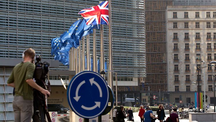 Noch weht vor den EU-Gebäuden in Brüssel auch die britische Flagge.