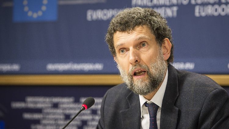 Menschenrechtler verurteilen die Festnahme von Osman Kavala.