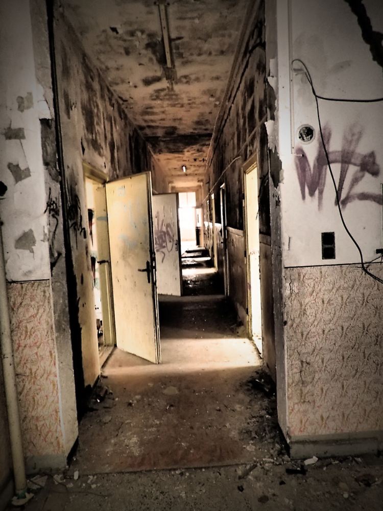 Spukt es in der ehemaligen Psychiatrie am Rande des Thüringer Waldes? Teilnehmer der Spuknacht werden das herausfinden.