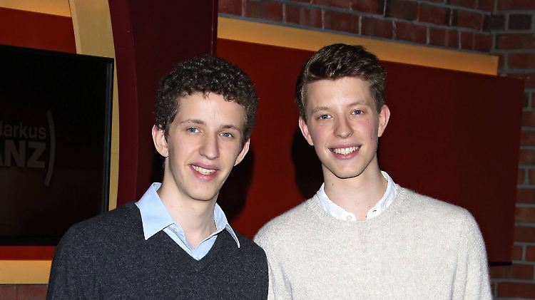 Maxim (l.) und Raphael Nitsche (r.) konnten ihre entwickelte App für viel Geld verkaufen.