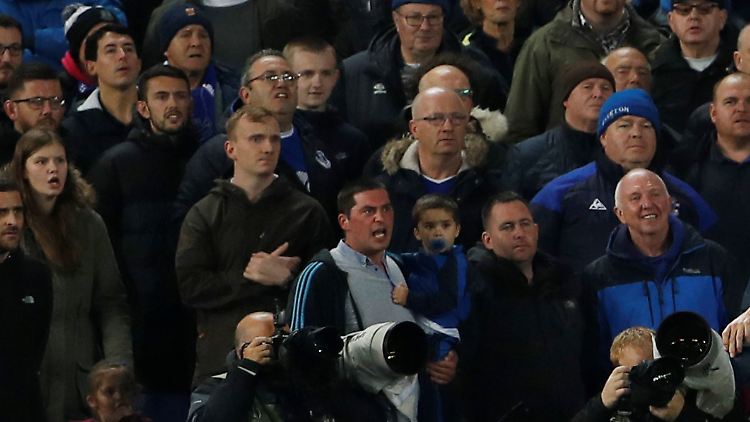 Dank Fotos und Videoaufnahmen wurde der Everton-Rowdy überführt.