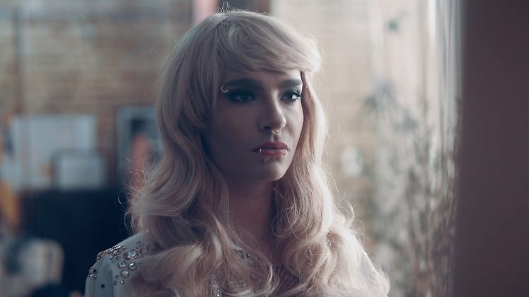 Zeigt im Video zu "Boy Don't Cry" seine weibliche Seite: Bill Kaulitz.
