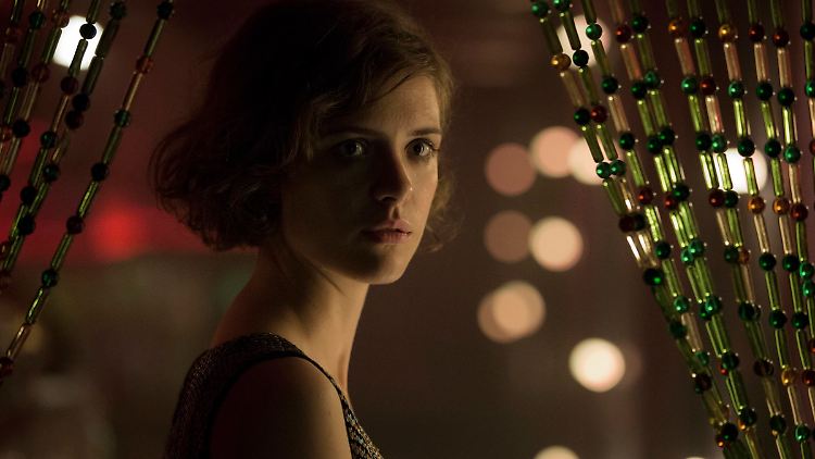 In "Moabit" ist Charlotte Ritter (Liv Lisa Fries, hier in "Babylon Berlin") knapp 20 Jahre alt und tanzt gern die Nächte durch.