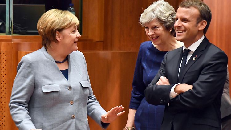 Frankreichs Präsident Macron prescht mit Ideen für Reformen der EU vor, Kanzlerin Merkel muss wegen der Koalitionsverhandlungen bremsen. Großbritanniens Premierministern May geht es vor allem um die Zukunft ihrer Heimat.