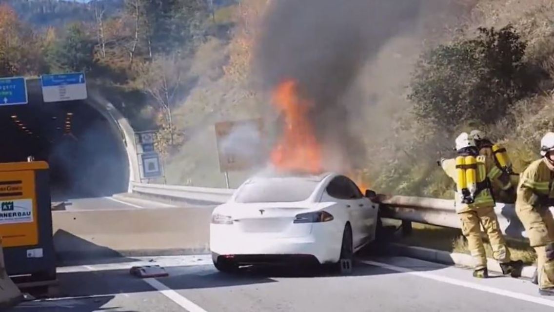 tesla feuer.JPG