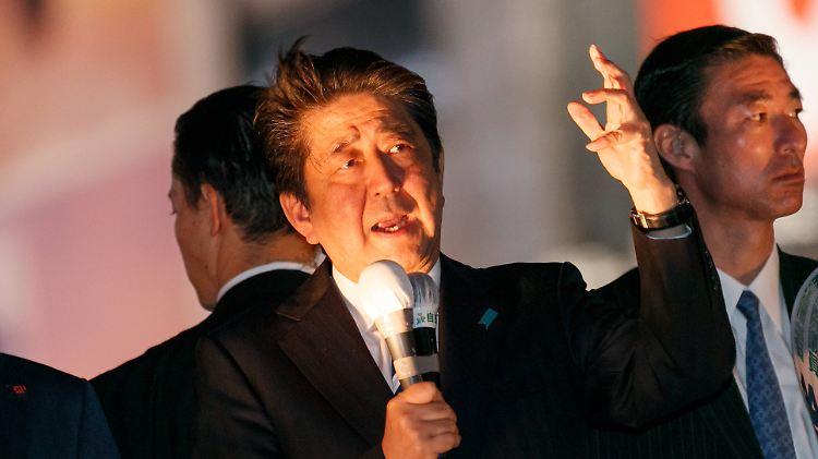 Shinzo Abe wirbt vor der Parlamentswahl in Japan für militärische Stärke, marktwirtschaftliche Reformen und Atomkraft.
