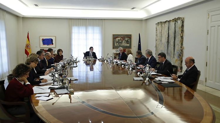 Ministerpräsident Mariano Rajoy und sein Kabinett.