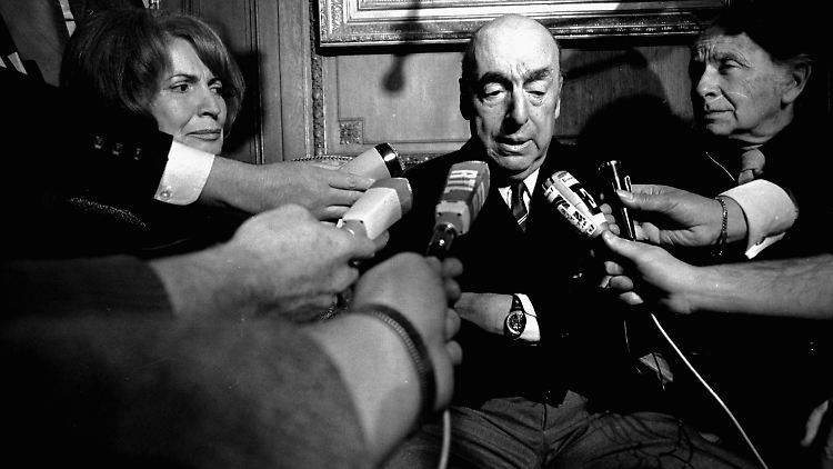 Pablo Neruda, hier 1971 in Paris, wollte Chile nach dem Putsch verlassen.