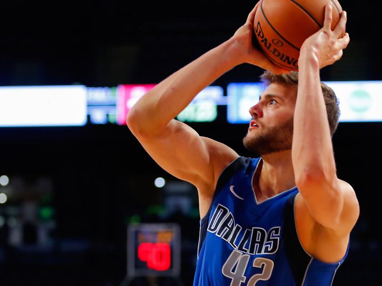 Seine ersten NBA-Minuten hat Maximilian Kleber gesammelt, sein erster Sieg lässt noch auf sich warten.