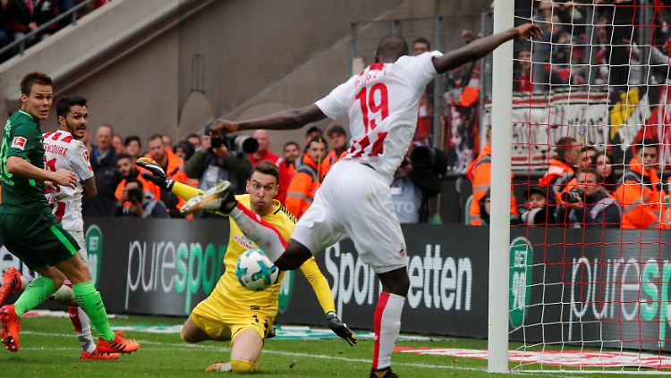 Nicht drin: Sehrou Guirassy schaffte in der 86. Minute das Kunststück, den Ball am leeren Tor vorbeizusetzen.